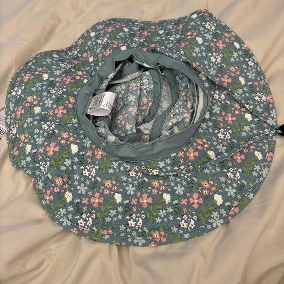 New bucket hat - Picture 2 of 2